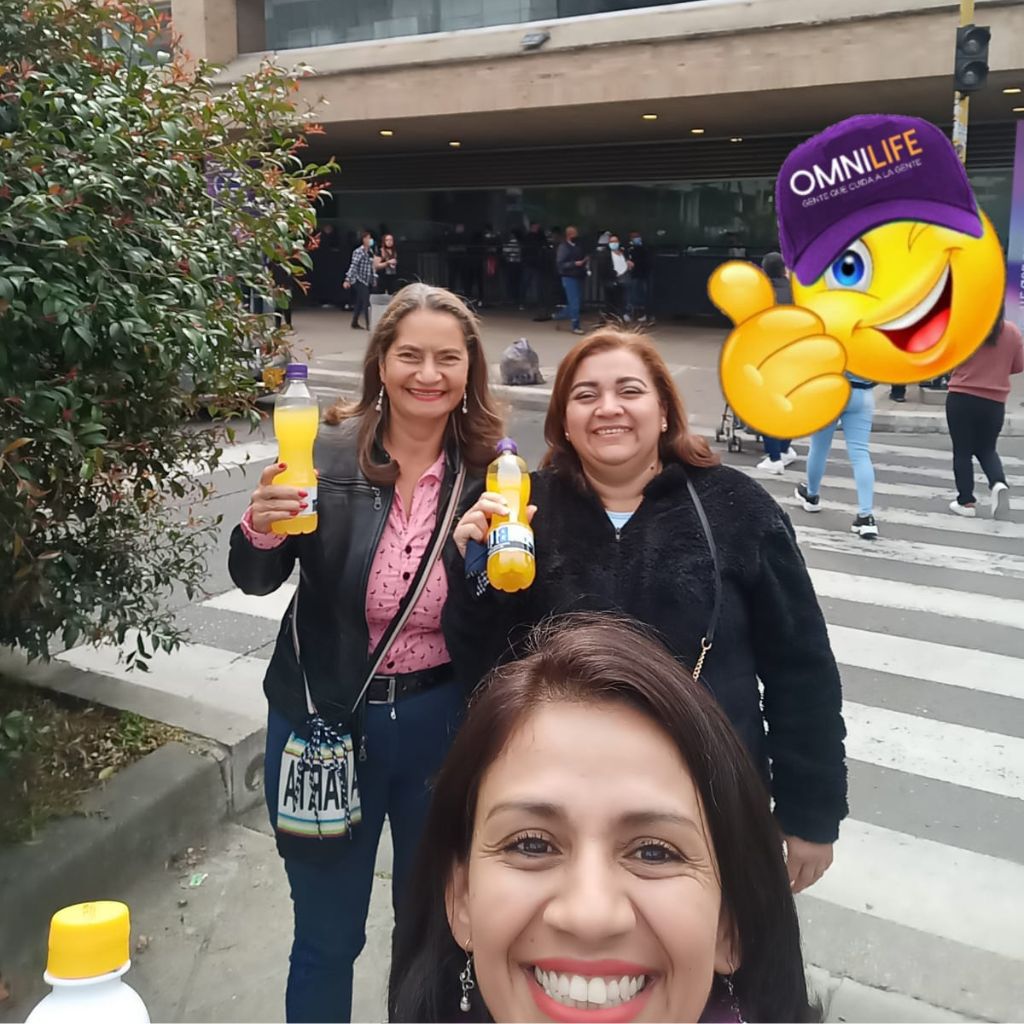 NOSOTROS: Empresarios omnilife y seytu