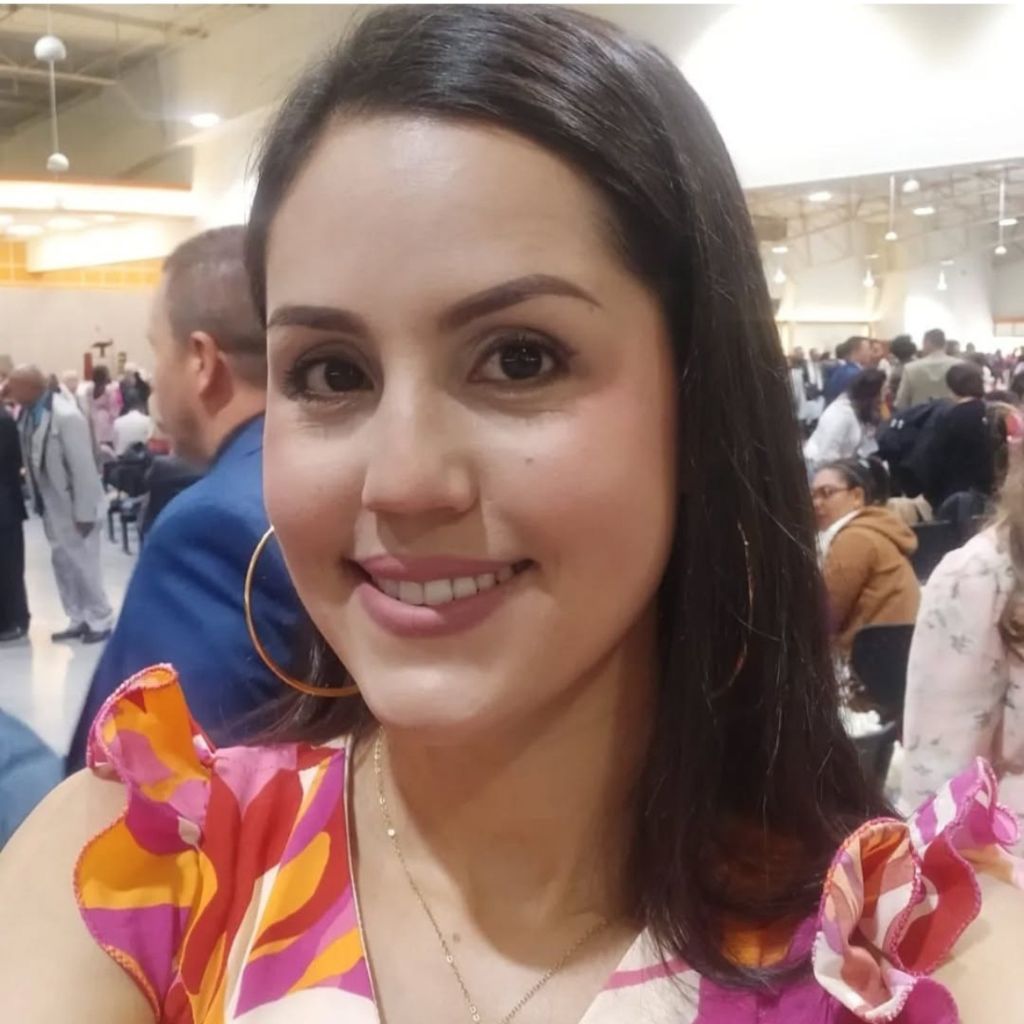 Genera ingresos extras como manicurista